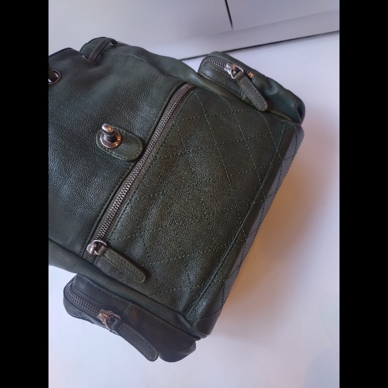 Chanel 霧銀釦綠色牛皮側口袋後背包-29