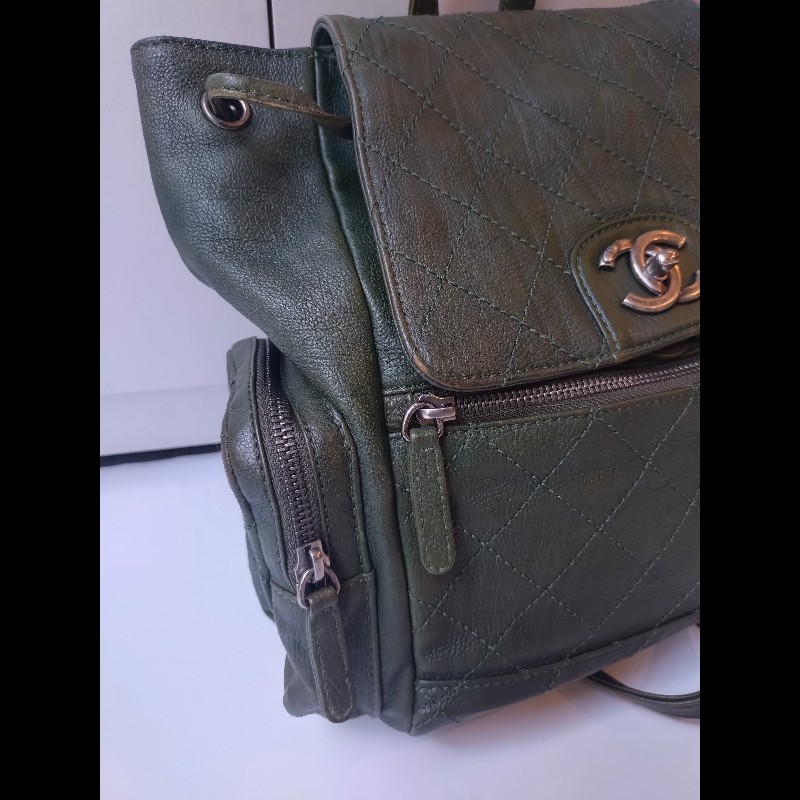 Chanel 霧銀釦綠色牛皮側口袋後背包-31