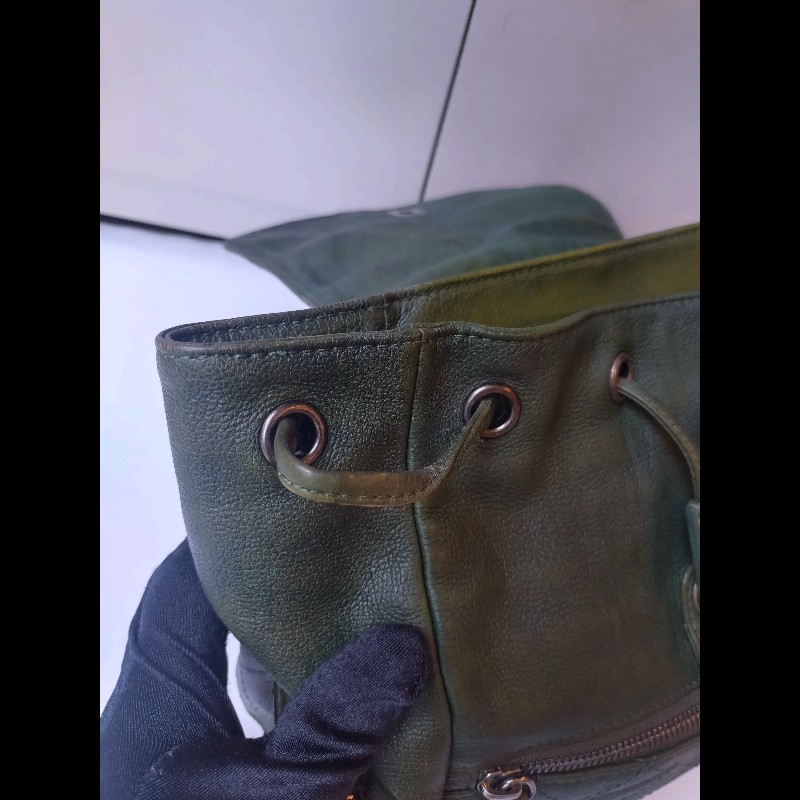 Chanel 霧銀釦綠色牛皮側口袋後背包-32