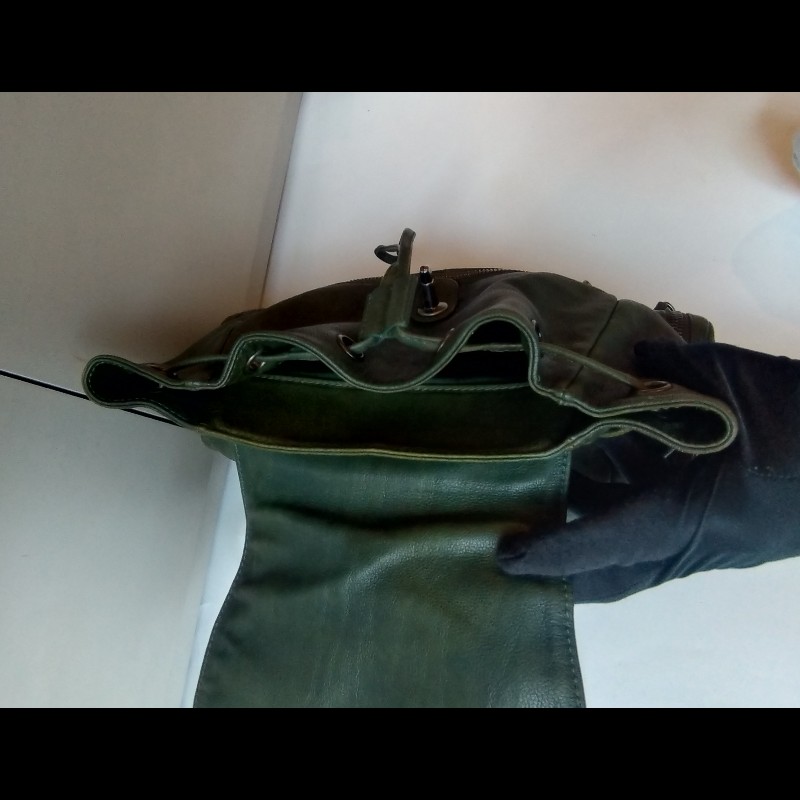 Chanel 霧銀釦綠色牛皮側口袋後背包-33