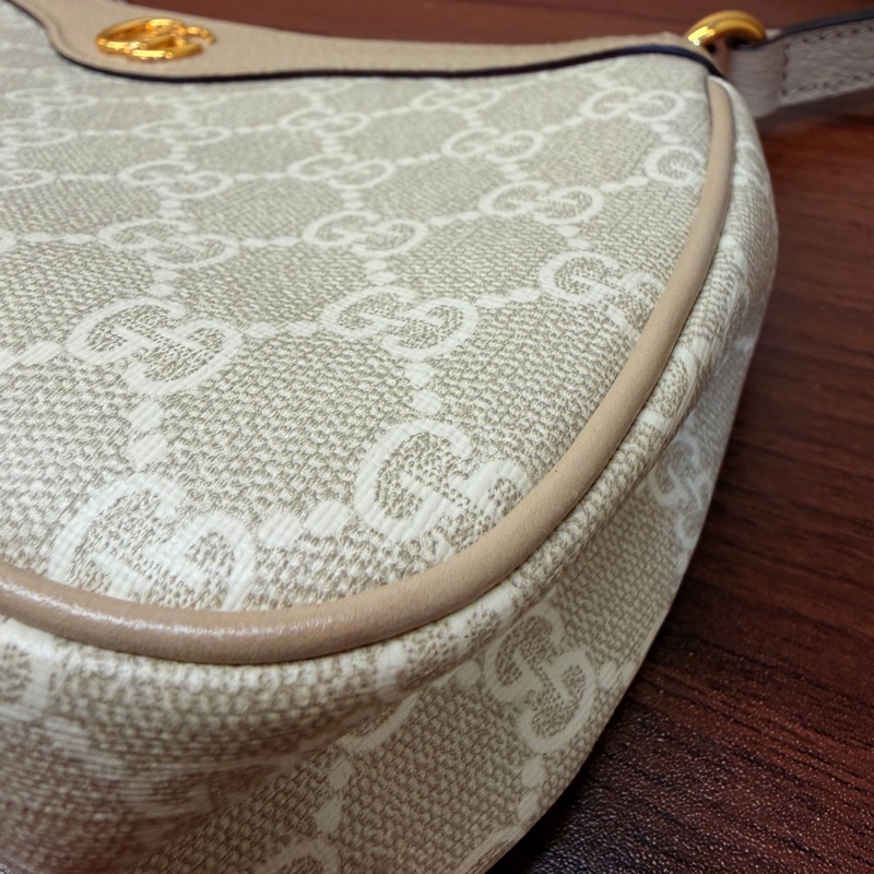 Gucci logo pvc 燕麥色腋下包-3