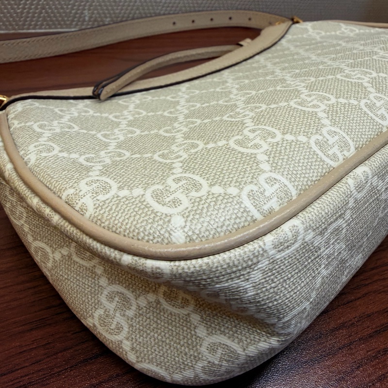 Gucci logo pvc 燕麥色腋下包-4