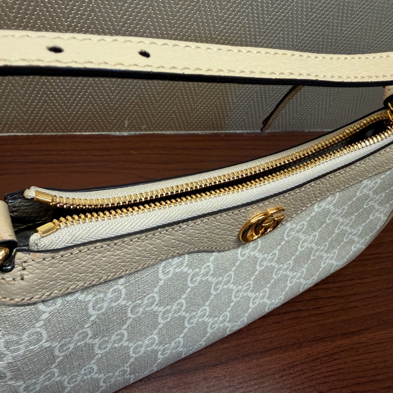 Gucci logo pvc 燕麥色腋下包-17