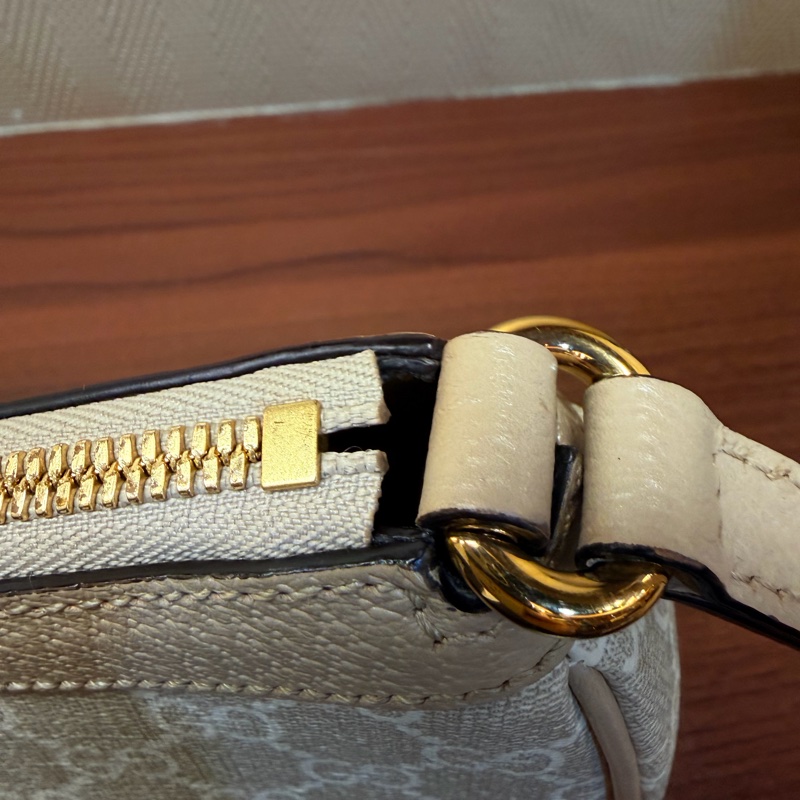 Gucci logo pvc 燕麥色腋下包-26