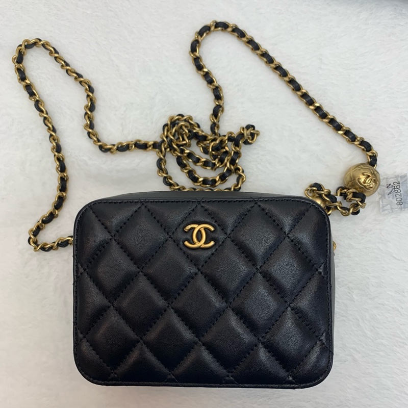 小個子必入🖤Chanel黑色金球相機包-1