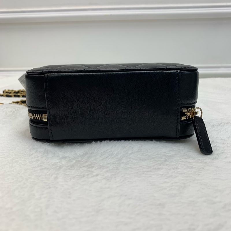 小個子必入🖤Chanel黑色金球相機包-3
