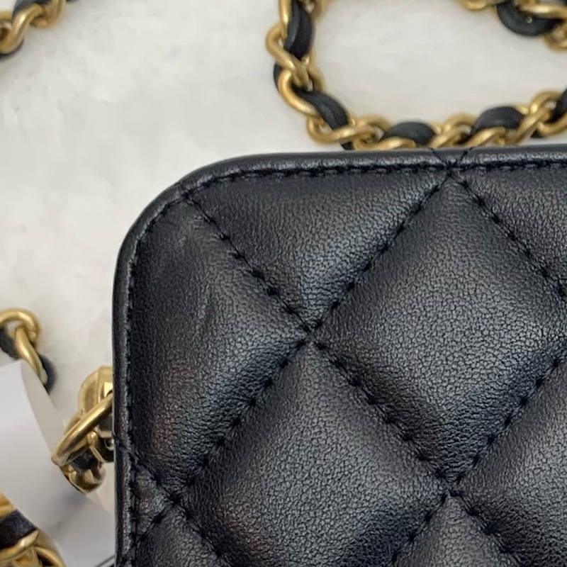 小個子必入🖤Chanel黑色金球相機包-8