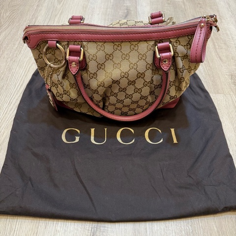 Gucci 粉紫水餃包