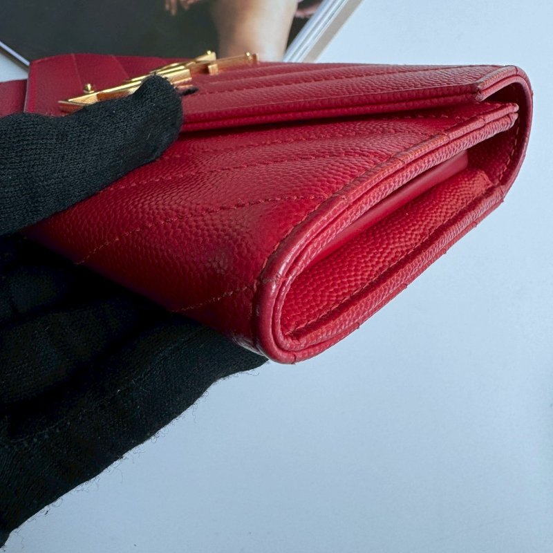 💫紅色超顯白❤️‍🔥YSL 紅色山形紋拉鍊錢包-4