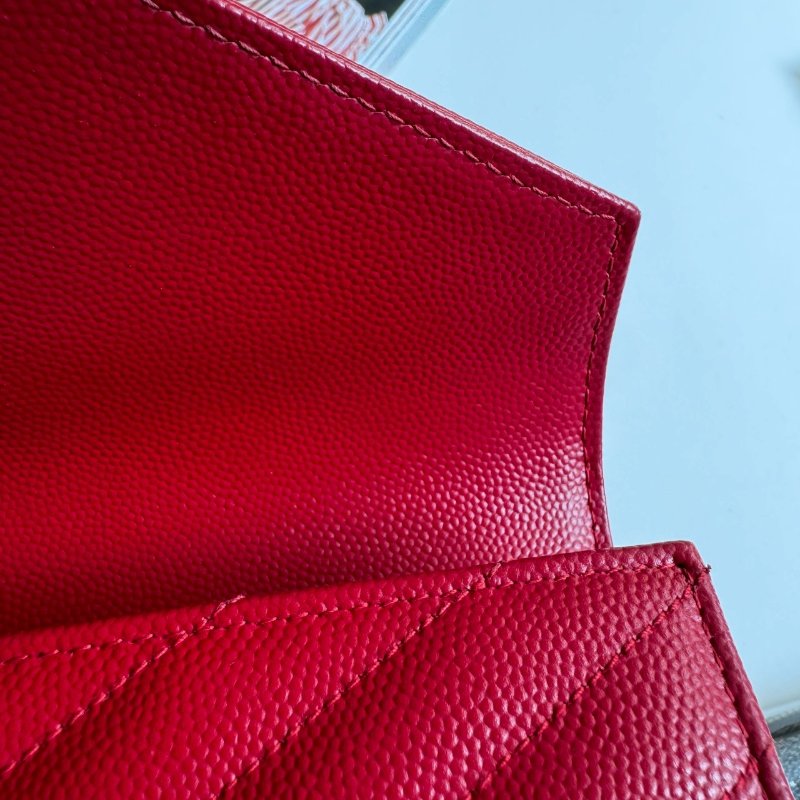 💫紅色超顯白❤️‍🔥YSL 紅色山形紋拉鍊錢包-11