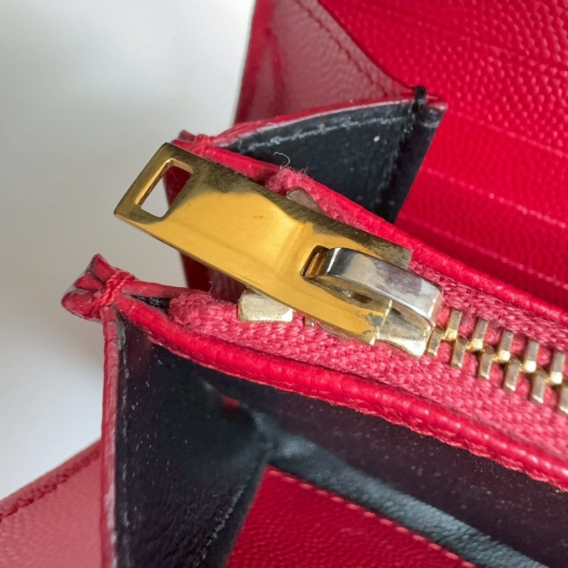 💫紅色超顯白❤️‍🔥YSL 紅色山形紋拉鍊錢包-15