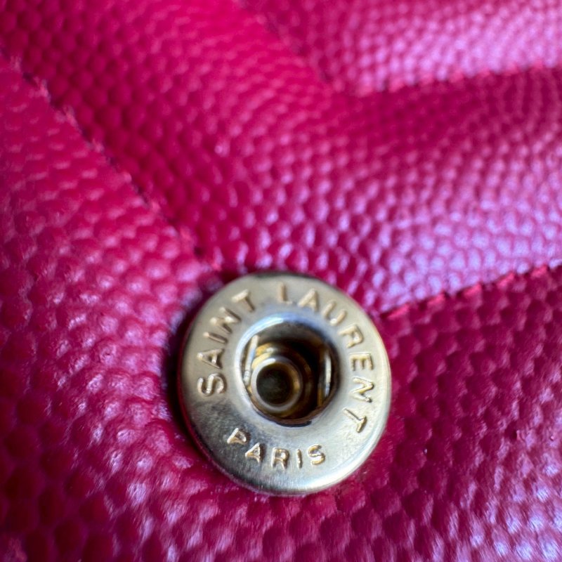 💫紅色超顯白❤️‍🔥YSL 紅色山形紋拉鍊錢包-20