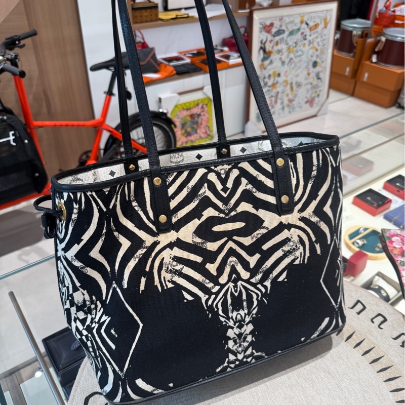 mcm 雙面購物袋 成色可以  自用性價比很高   隨意造不心疼-6