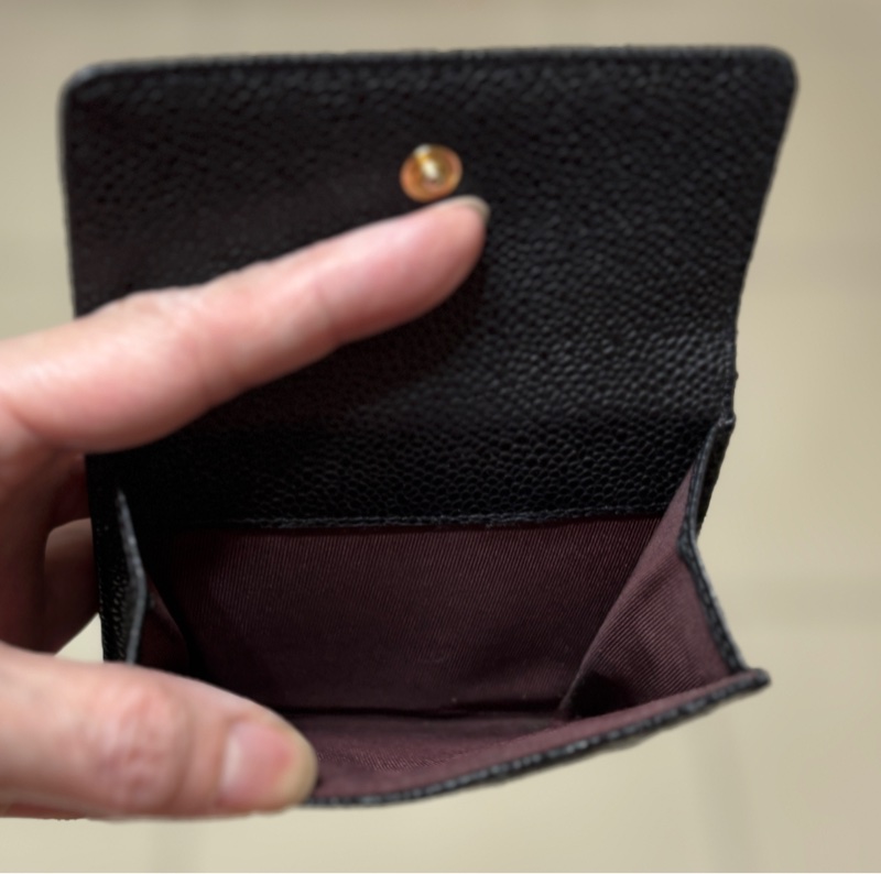 Chanel黑色魚子醬二折短夾-2