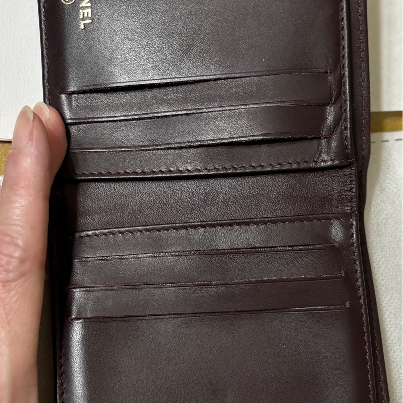 Chanel黑色魚子醬二折短夾-3