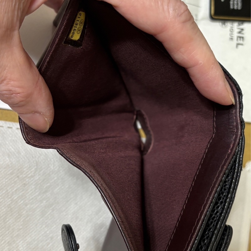 Chanel黑色魚子醬二折短夾-4