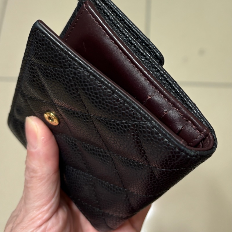 Chanel黑色魚子醬二折短夾-6