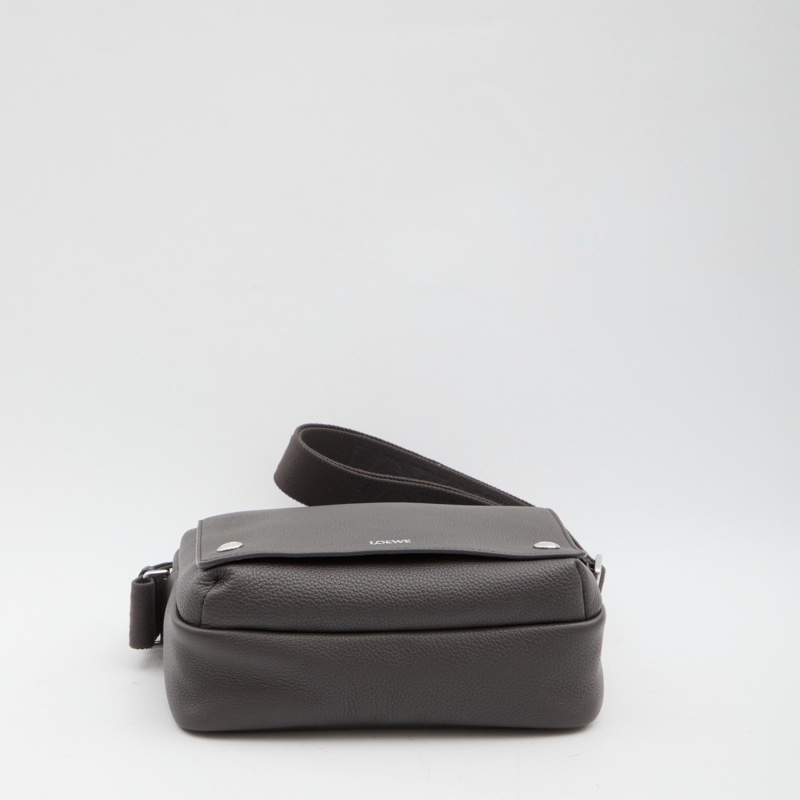 Loewe 男士 Pebble 中號斜挎包均碼碼中號、23cm*18cm*9cm-2