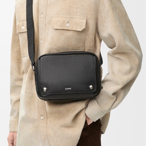 Loewe 男士 中號Pebble斜挎包均碼碼中號、23cm*9cm*18cm