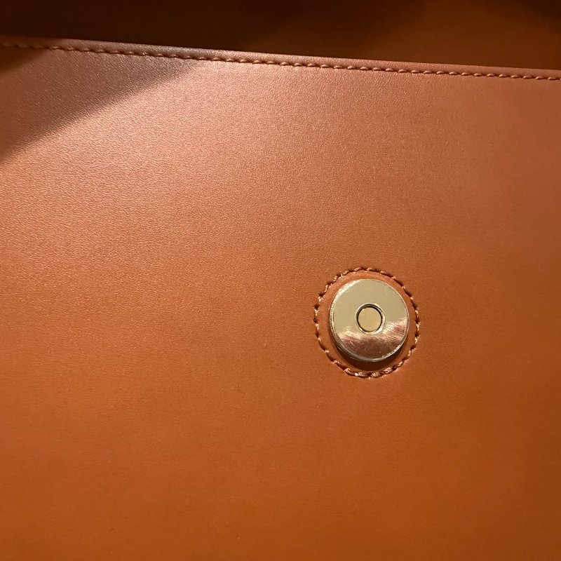 LONGCHAMP BOX-TROT 圓標賽馬 LOGO 牛皮翻蓋扣式肩背斜背包 (中/棕)-2