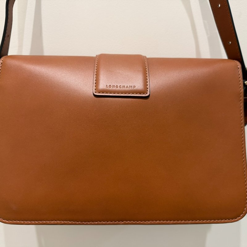 LONGCHAMP BOX-TROT 圓標賽馬 LOGO 牛皮翻蓋扣式肩背斜背包 (中/棕)-6