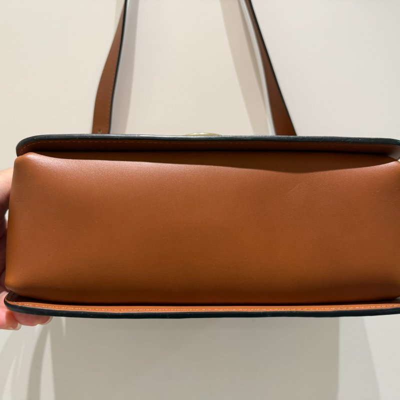 LONGCHAMP BOX-TROT 圓標賽馬 LOGO 牛皮翻蓋扣式肩背斜背包 (中/棕)-7