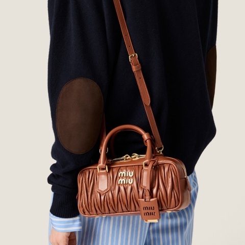 Miu Miu 女士 Arcadie 馬特拉塞凸紋納帕皮單肩包均碼碼22cm*7.5cm*10.5cm