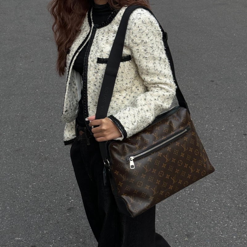 【超級新！】LV Monogram 經典老花 郵差包（專櫃 106,000)-1