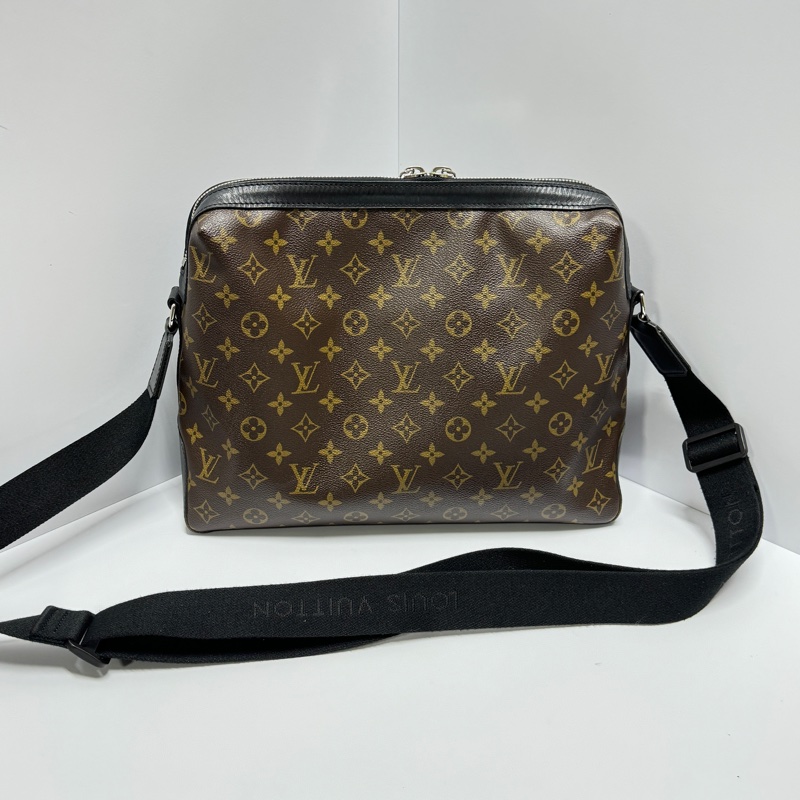 【超級新！】LV Monogram 經典老花 郵差包（專櫃 106,000)-6