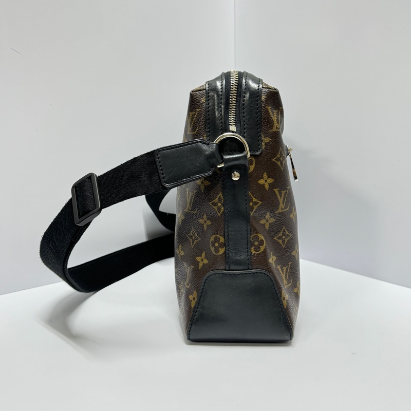 【超級新！】LV Monogram 經典老花 郵差包（專櫃 106,000)-7