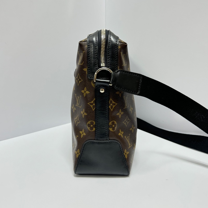 【超級新！】LV Monogram 經典老花 郵差包（專櫃 106,000)-8