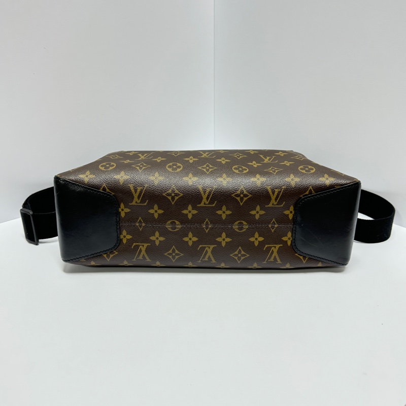 【超級新！】LV Monogram 經典老花 郵差包（專櫃 106,000)-9