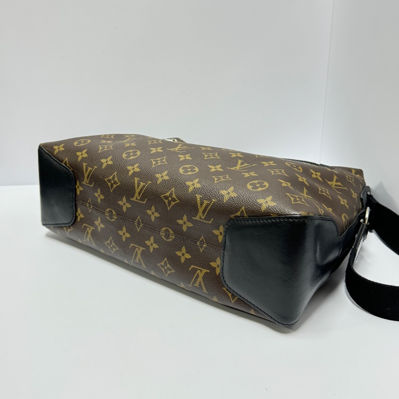 【超級新！】LV Monogram 經典老花 郵差包（專櫃 106,000)-10