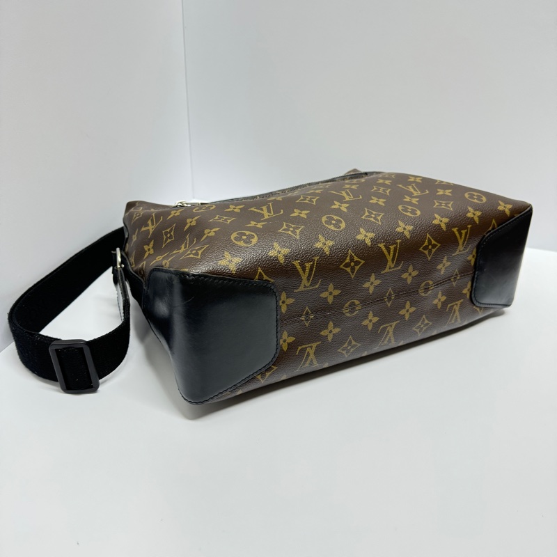 【超級新！】LV Monogram 經典老花 郵差包（專櫃 106,000)-11