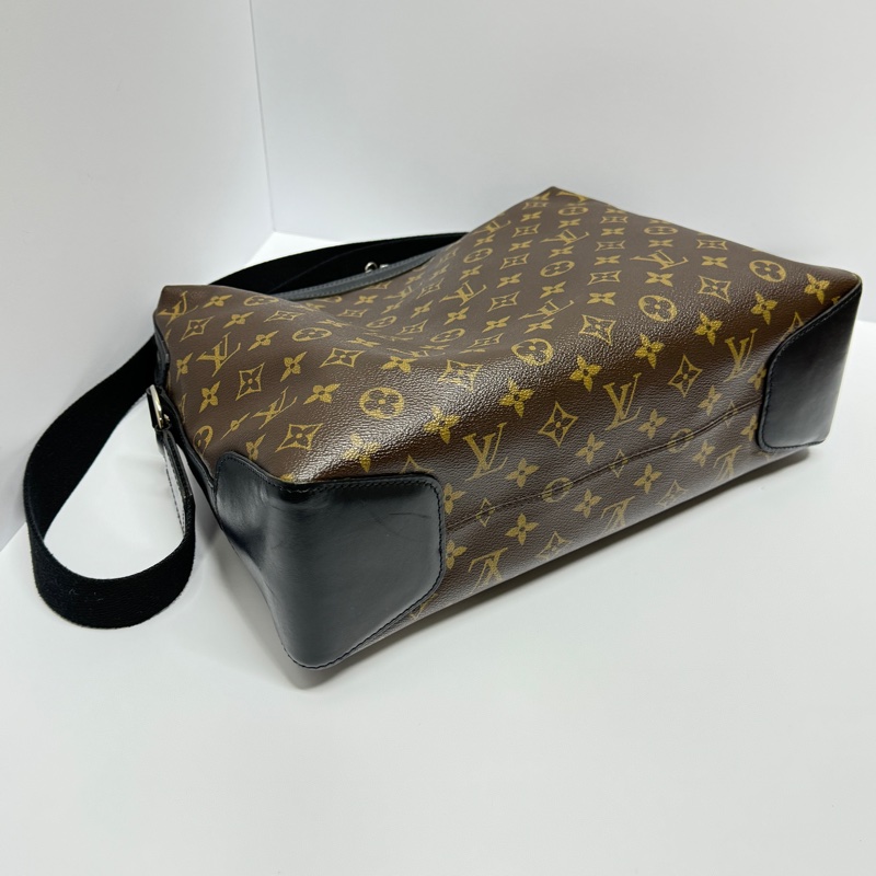【超級新！】LV Monogram 經典老花 郵差包（專櫃 106,000)-13