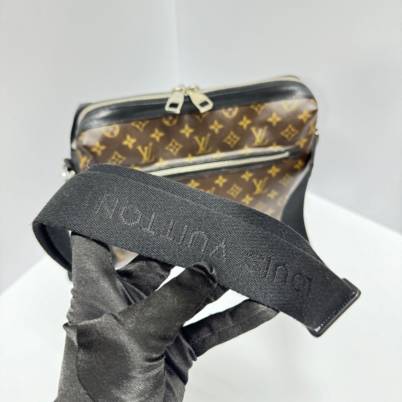 【超級新！】LV Monogram 經典老花 郵差包（專櫃 106,000)-14