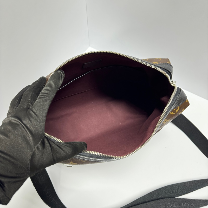 【超級新！】LV Monogram 經典老花 郵差包（專櫃 106,000)-17