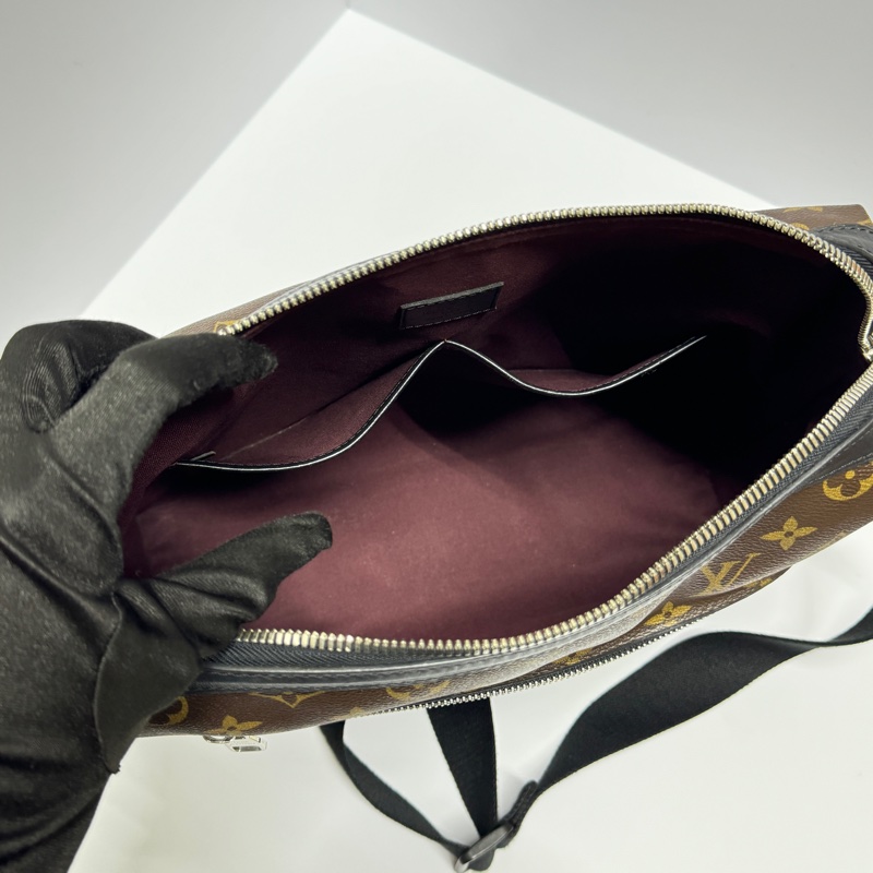 【超級新！】LV Monogram 經典老花 郵差包（專櫃 106,000)-20