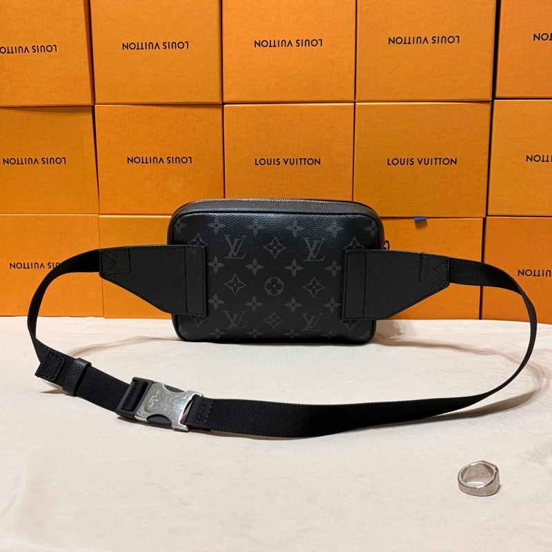 😱這個必買 LV 路易威登 Louis Vuitton 黑老花拼接皮革腰包 胸包-3