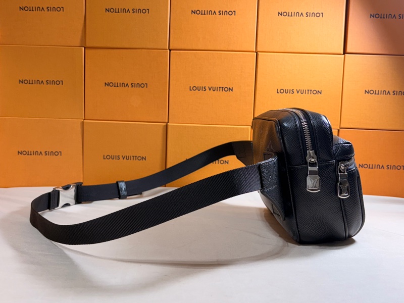 😱這個必買 LV 路易威登 Louis Vuitton 黑老花拼接皮革腰包 胸包-5