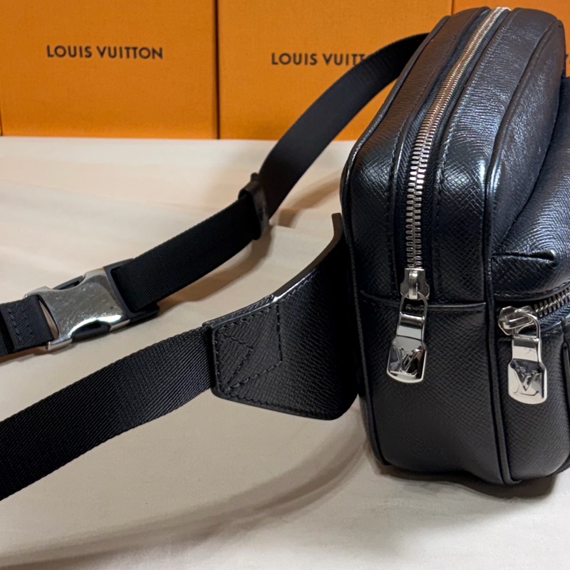 😱這個必買 LV 路易威登 Louis Vuitton 黑老花拼接皮革腰包 胸包-6