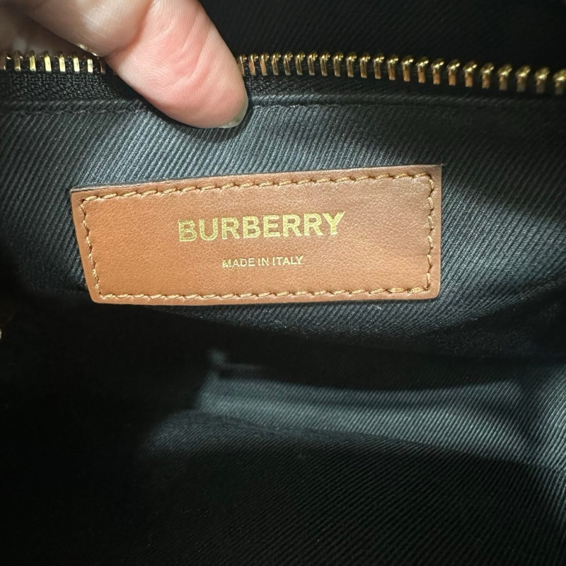 二手正品BURBERRY /8025763 / ATLAS 經典印花拉鍊斜背相機包～近全新（看圖看內文）-9