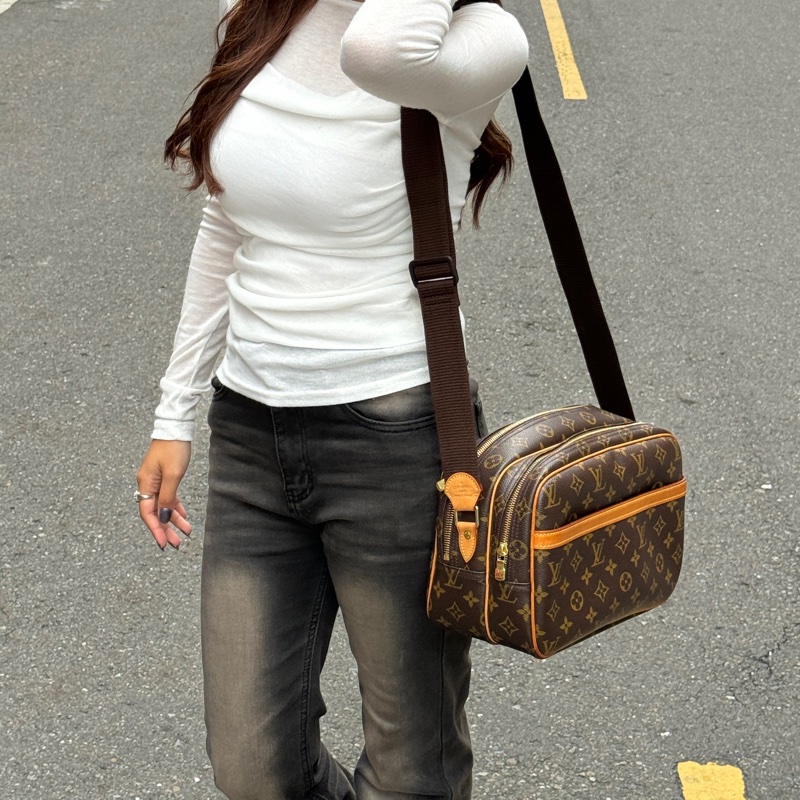 【經典永存🎻】 LV 經典老花 雙層記者包/相機包 （專櫃10.3萬）-3