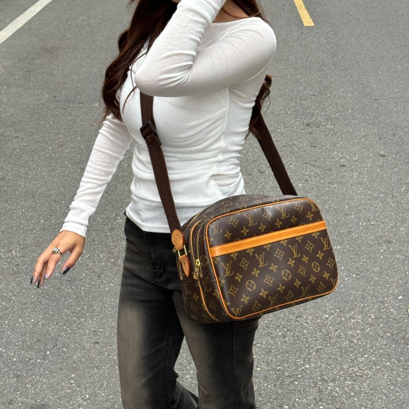 【經典永存🎻】 LV 經典老花 雙層記者包/相機包 （專櫃10.3萬）-4