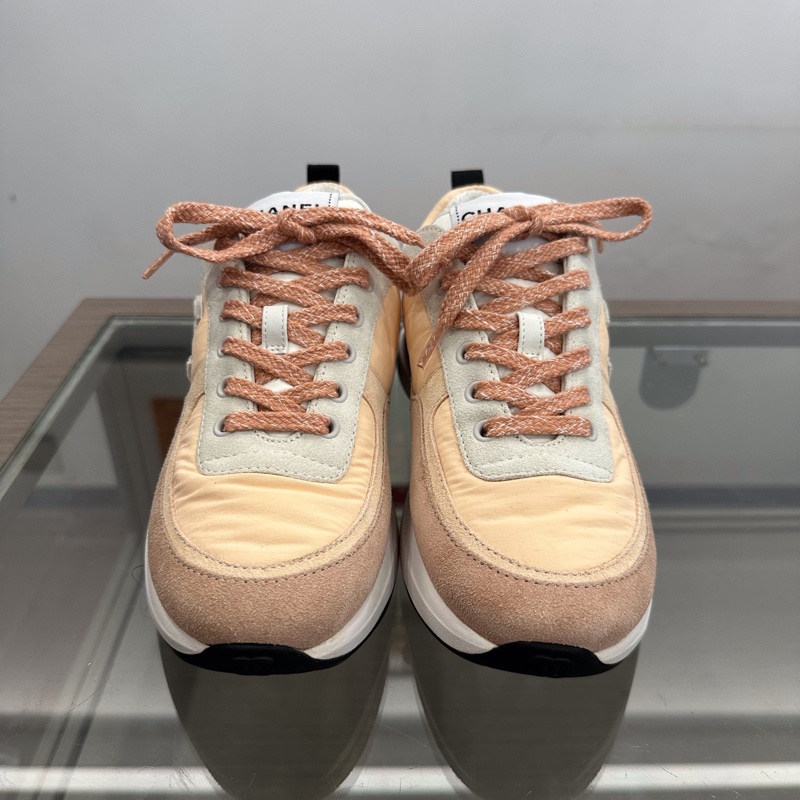 閒置未使用Chanel香奈兒 側面灰色浮雕雙C字母logo女款淺粉色運動鞋球鞋休閒鞋 37.5碼配盒-2