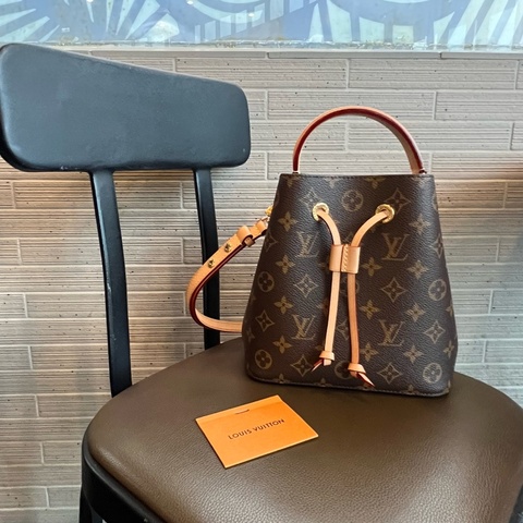 📢 二手近新 女孩必入手的日常百搭包款❤️Louis Vuitton Neonoe BB經典LV老花水桶包晶片款 正品