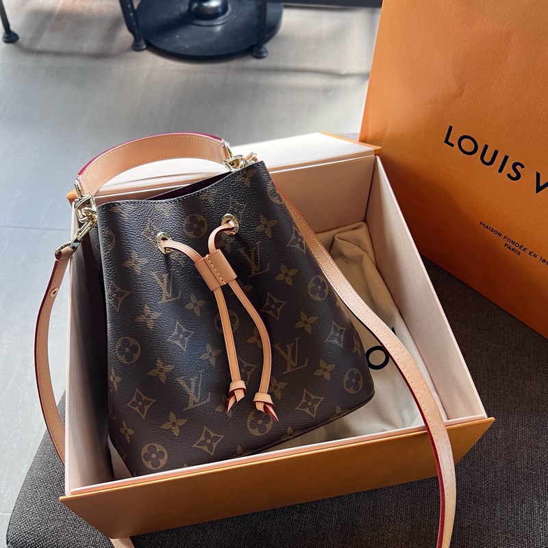 📢 二手近新 女孩必入手的日常百搭包款❤️Louis Vuitton Neonoe BB經典LV老花水桶包晶片款 正品-2