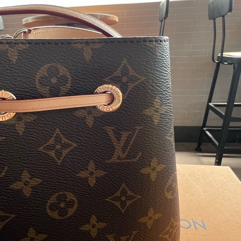 📢 二手近新 女孩必入手的日常百搭包款❤️Louis Vuitton Neonoe BB經典LV老花水桶包晶片款 正品-3