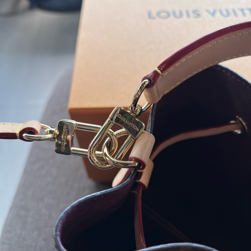 📢 二手近新 女孩必入手的日常百搭包款❤️Louis Vuitton Neonoe BB經典LV老花水桶包晶片款 正品-4