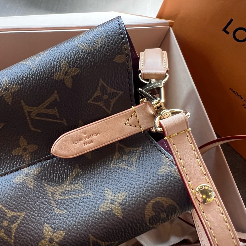 📢 二手近新 女孩必入手的日常百搭包款❤️Louis Vuitton Neonoe BB經典LV老花水桶包晶片款 正品-5